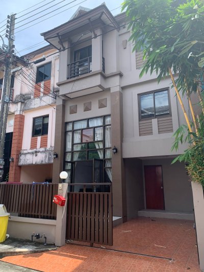 8R0066 ให้เช่าบ้านเดี่ยวสามชั้น 3 ห้องนอน 2 ห้องน้ำ ราคา 30,000/เดือน โซนฉลอง