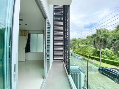 8R0078 ให้เช่าบ้านสามชั้น 4 ห้องนอน 4 ห้องน้ำ ราคา 50,000/เดือน โซนฉลอง