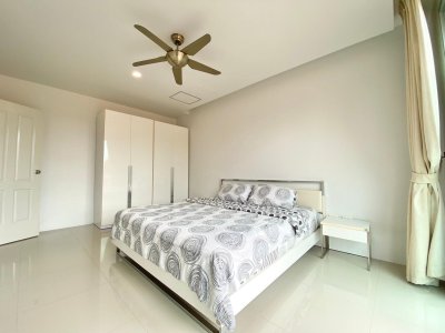 8R0078 ให้เช่าบ้านสามชั้น 4 ห้องนอน 4 ห้องน้ำ ราคา 50,000/เดือน โซนฉลอง