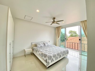 8R0078 ให้เช่าบ้านสามชั้น 4 ห้องนอน 4 ห้องน้ำ ราคา 50,000/เดือน โซนฉลอง