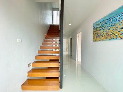 8R0078 ให้เช่าบ้านสามชั้น 4 ห้องนอน 4 ห้องน้ำ ราคา 50,000/เดือน โซนฉลอง