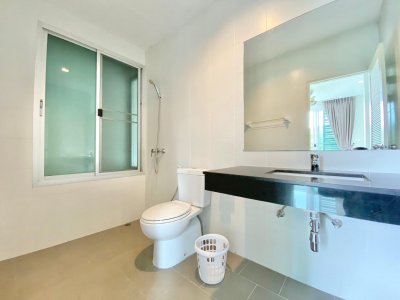 8R0078 ให้เช่าบ้านสามชั้น 4 ห้องนอน 4 ห้องน้ำ ราคา 50,000/เดือน โซนฉลอง