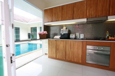 8R0090 ให้เช่า pool villa 4 ห้องนอน 5 ห้องน้ำ ราคา 130,000/เดือน โซนฉลอง