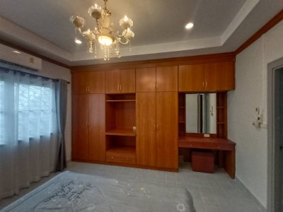 8R0108 ให้เช่าบ้านแฝดชั้นเดียว  2 ห้องนอน 2 ห้องน้ำ ราคา 23,000/เดือน โซนฉลอง