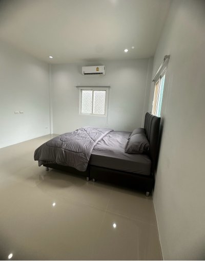 8R0121 ให้เช่าบ้านเดี่ยวชั้นเดียว 2 ห้องนอน 2 ห้องน้ำ ราคา 30,000/เดือน โซนฉลอง