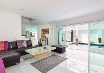 8R0289 This pool villa 3 bedroom 3 bathroom 85,000/month the house location at Chalong