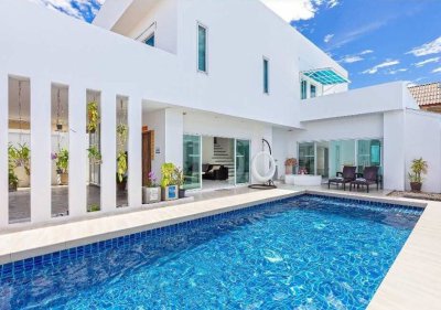 8R0289 This pool villa 3 bedroom 3 bathroom 85,000/month the house location at Chalong