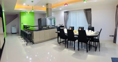 8R0313 ให้เช่า house with common pool 2ห้องนอน 3ห้องน้ำ ราคา 65,000/เดือน โซนฉลอง