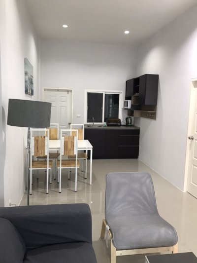 8R0333 ให้เช่าบ้านแฝดชั้นเดียว 2 ห้องนอน 2 ห้องน้ำ ราคา 20,000/เดือน โซนฉลอง
