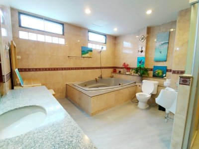 8R0423 ให้เช่า pool villa 4 ห้องนอน 4 ห้องน้ำ ราคา 135,000/เดือน โซนฉลอง