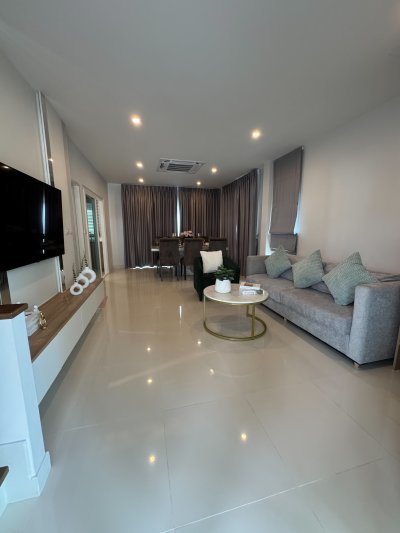 8R0460 ให้เช่าบ้านแฝดชั้นเดียว 3 ห้องนอน 3 ห้องน้ำ ราคา 70,000/เดือน โซนฉลอง 8R0460 ให้เช่าบ้านแฝดชั้นเดียว 3 ห้องนอน 3 ห้องน้ำ ราคา 70,000/เดือน โซนฉลอง