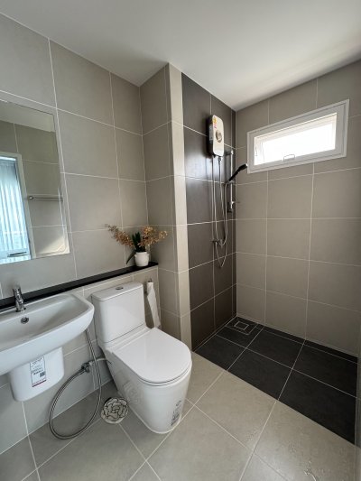 8R0460 ให้เช่าบ้านแฝดชั้นเดียว 3 ห้องนอน 3 ห้องน้ำ ราคา 70,000/เดือน โซนฉลอง 8R0460 ให้เช่าบ้านแฝดชั้นเดียว 3 ห้องนอน 3 ห้องน้ำ ราคา 70,000/เดือน โซนฉลอง