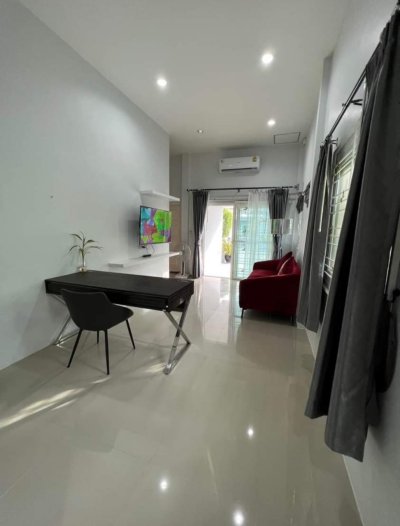 8R0462 ให้เช่าบ้านแฝดชั้นเดียว 2ห้องนอน 2ห้องน้ำ ราคา 25,000/เดือน โซนฉลอง