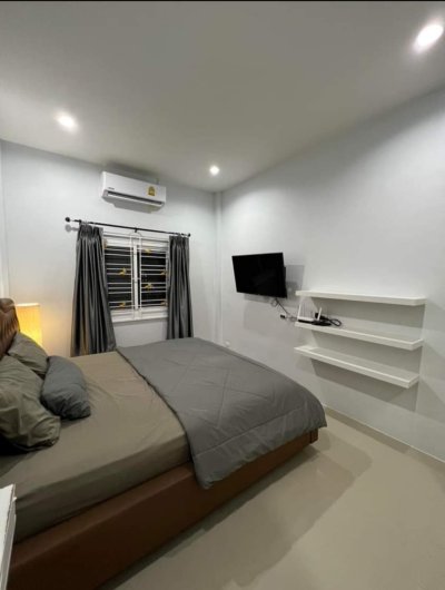 8R0462 ให้เช่าบ้านแฝดชั้นเดียว 2ห้องนอน 2ห้องน้ำ ราคา 25,000/เดือน โซนฉลอง
