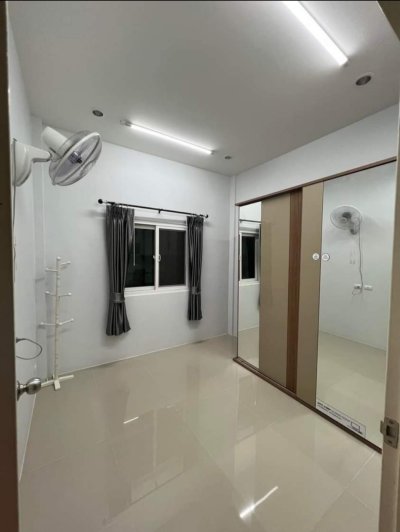 8R0462 ให้เช่าบ้านแฝดชั้นเดียว 2ห้องนอน 2ห้องน้ำ ราคา 25,000/เดือน โซนฉลอง
