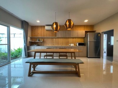 8R0516 ให้เช่าบ้านเดี่ยวสองชั้น 3 ห้องนอน 3 ห้องน้ำ ราคา 100,000/เดือน โซนฉลอง