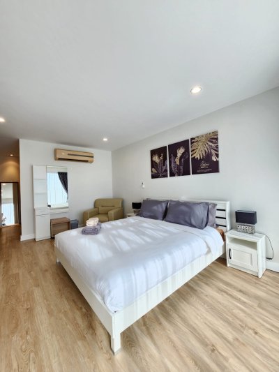 8R0529 ให้เช่าบ้านสามชั้น 3ห้องนอน 3ห้องน้ำ ราคา 90,000/เดือน โซนฉลอง