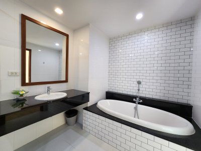 8R0529 ให้เช่าบ้านสามชั้น 3ห้องนอน 3ห้องน้ำ ราคา 90,000/เดือน โซนฉลอง