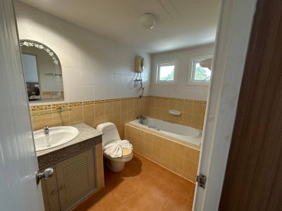 8R0541 ให้เช่าบ้านสองชั้น 3ห้องนอน 4ห้องน้ำ ราคา 50,000/เดือน โซนฉลอง