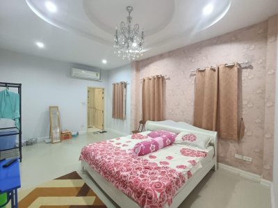 8R0437 ให้เช่าบ้านแฝดชั้นเดียว 2ห้องนอน2ห้องน้ำ ราคา 20,000/เดือน โซนฉลอง