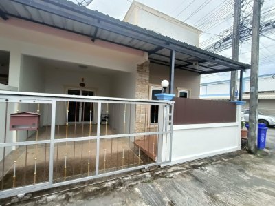 8R0437 ให้เช่าบ้านแฝดชั้นเดียว 2ห้องนอน2ห้องน้ำ ราคา 20,000/เดือน โซนฉลอง