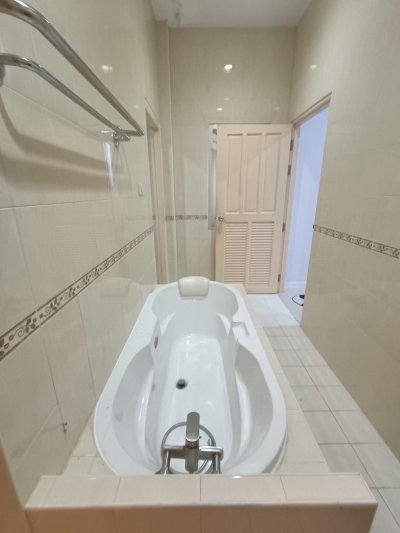 8R0437 ให้เช่าบ้านแฝดชั้นเดียว 2ห้องนอน2ห้องน้ำ ราคา 20,000/เดือน โซนฉลอง