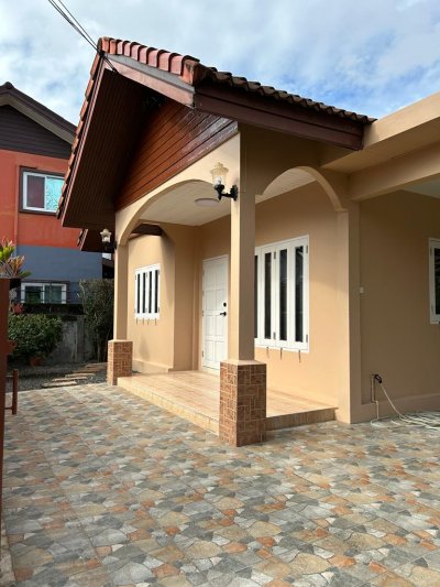 8R0549 ให้เช่าบ้านชั้นเดียว 2ห้องนอน 2ห้องน้ำ ราคา 25,000/เดือน โซนฉลอง