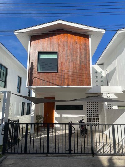 8R0551 ให้เช่าบ้านเดี่ยวสองชั้น 3ห้องนอน3ห้องน้ำ ราคา 67,000/เดือน โซนฉลอง