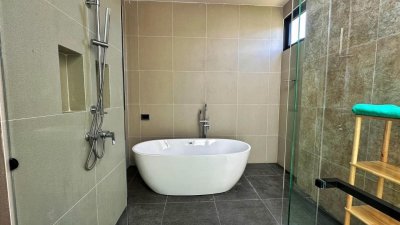 8R0560 ให้เช่า pool villa 3ห้องนอน 2ห้องน้ำ ราคา 250,000/เดือน โซนฉลอง