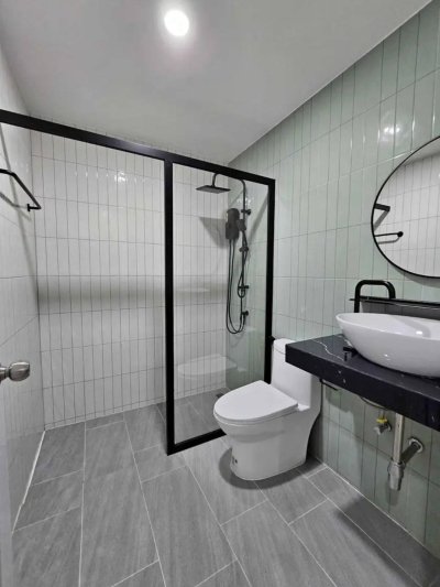 8R0565 ให้เช่าบ้านเดี่ยวสองชั้น 2ห้องนอน 3ห้องน้ำ ราคา 48,000/เดือน โซนฉลอง