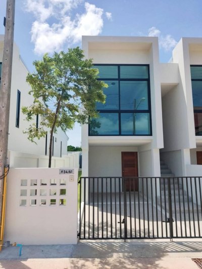 8R0575 ให้เช่าบ้านแฝดสองชั้น 2ห้องนอน 2ห้องน้ำ ราคา 28,000/เดือน โซนฉลอง