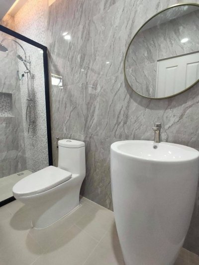 8R0575 ให้เช่าบ้านแฝดสองชั้น 2ห้องนอน 2ห้องน้ำ ราคา 28,000/เดือน โซนฉลอง