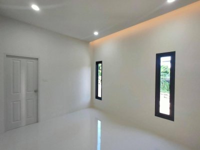 8R0575 ให้เช่าบ้านแฝดสองชั้น 2ห้องนอน 2ห้องน้ำ ราคา 28,000/เดือน โซนฉลอง