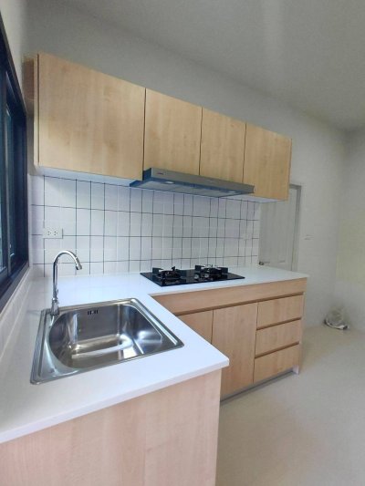 8R0575 ให้เช่าบ้านแฝดสองชั้น 2ห้องนอน 2ห้องน้ำ ราคา 28,000/เดือน โซนฉลอง