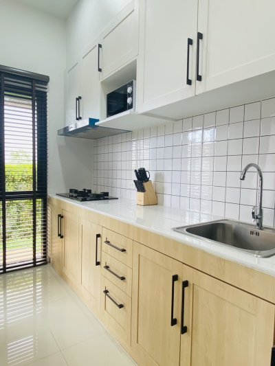 8R0577 ให้เช่าบ้านแฝดสองชั้น 3ห้องนอน 3ห้องน้ำ ราคา 50,000/เดือน โซนฉลอง