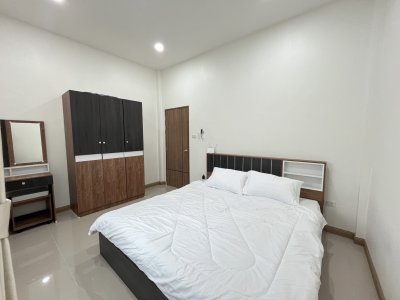 8R0595 ให้เช่าบ้านแฝดชั้นเดียว 3ห้องนอน 2ห้องน้ำ ราคา 38,000/เดือน โซนฉลอง