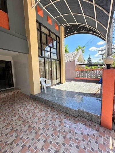 8R0597 ให้เช่าบ้านแฝดสามชั้น 3 ห้องนอน 3 ห้องน้ำ ราคา 38,000/เดือน โซนฉลอง