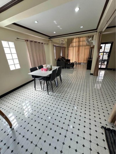 8R0597 ให้เช่าบ้านแฝดสามชั้น 3 ห้องนอน 3 ห้องน้ำ ราคา 38,000/เดือน โซนฉลอง