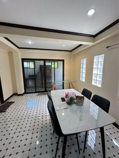 8R0597 ให้เช่าบ้านแฝดสามชั้น 3 ห้องนอน 3 ห้องน้ำ ราคา 38,000/เดือน โซนฉลอง