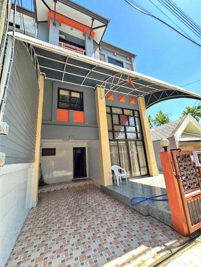 8R0597 ให้เช่าบ้านแฝดสามชั้น 3 ห้องนอน 3 ห้องน้ำ ราคา 38,000/เดือน โซนฉลอง