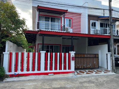 8R0598 ให้เช่าบ้านแฝดสองชั้น 3ห้องนอน 3ห้องน้ำ ราคา 35,000/เดือน โซนฉลอง