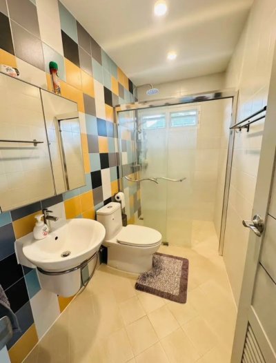 8R0601 ให้เช่าบ้านเดี่ยวสองชั้น 3ห้องนอน 4ห้องน้ำ ราคา 100,000/เดือน โซนฉลอง