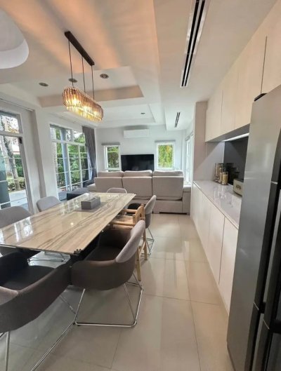 8R0601 ให้เช่าบ้านเดี่ยวสองชั้น 3ห้องนอน 4ห้องน้ำ ราคา 100,000/เดือน โซนฉลอง