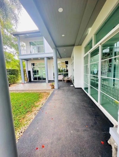 8R0601 ให้เช่าบ้านเดี่ยวสองชั้น 3ห้องนอน 4ห้องน้ำ ราคา 100,000/เดือน โซนฉลอง