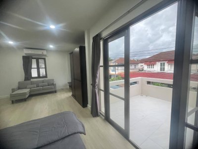 8R0606 ให้เช่าบ้านเดี่ยวสองชั้น 3ห้องนอน 3ห้องน้ำ ราคา 45,000/เดือน โซนฉลอง