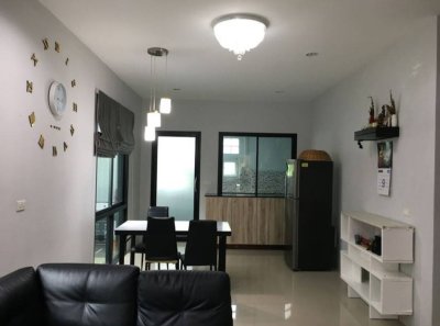 8R0608 ให้เช่าบ้านแฝดชั้นเดียว 2 ห้องนอน 1 ห้องน้ำ ราคา 28,500/เดือน โซนฉลอง