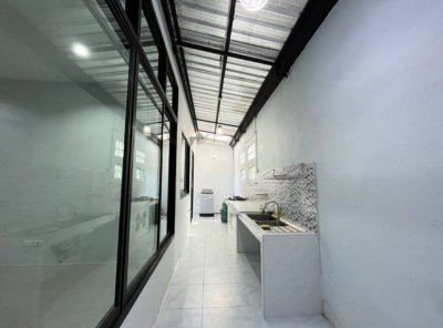 8R0608 ให้เช่าบ้านแฝดชั้นเดียว 2 ห้องนอน 1 ห้องน้ำ ราคา 28,500/เดือน โซนฉลอง