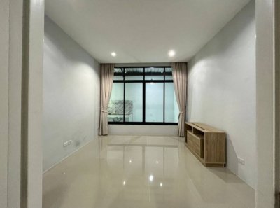 8R0608 ให้เช่าบ้านแฝดชั้นเดียว 2 ห้องนอน 1 ห้องน้ำ ราคา 28,500/เดือน โซนฉลอง