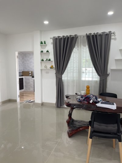 8R0613 ให้เช่าบ้านแฝดสองชั้น 3ห้องนอน 2ห้องน้ำ ราคา 28,000/เดือน โซนฉลอง