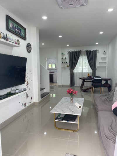 8R0613 ให้เช่าบ้านแฝดสองชั้น 3ห้องนอน 2ห้องน้ำ ราคา 28,000/เดือน โซนฉลอง